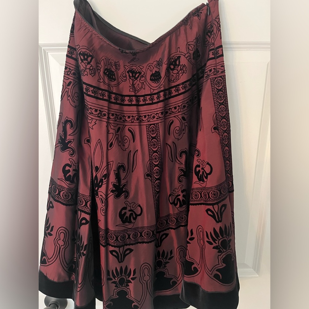 Burn out velvet skirt.  Size large.  Side zipper.